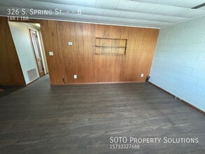 326 S Spring St in Perryville, MO - Foto de edificio - Building Photo