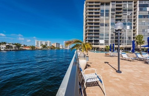 2049 S Ocean Dr, Unit 806 in Hallandale Beach, FL - Foto de edificio - Building Photo