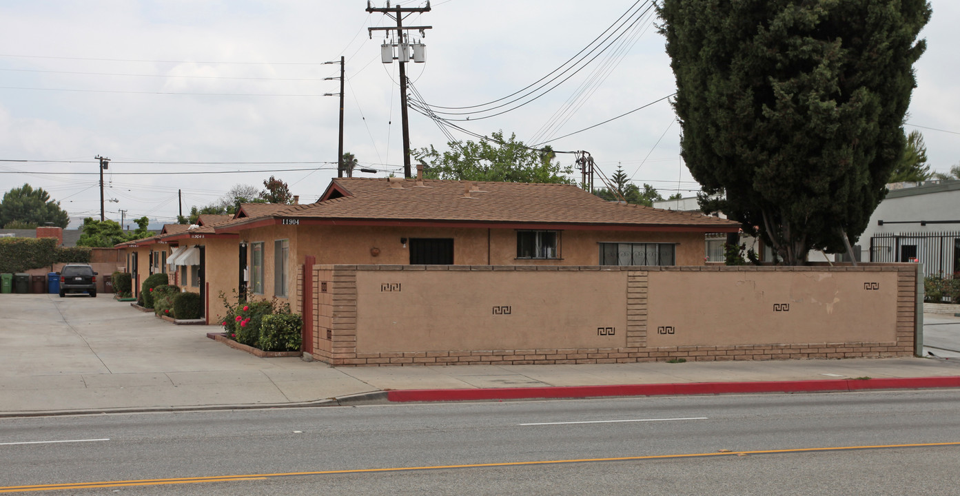 11904 Ramona Blvd in El Monte, CA - Building Photo