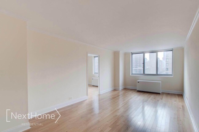 345 E 93rd St-Unit -7C in New York, NY - Building Photo - Building Photo