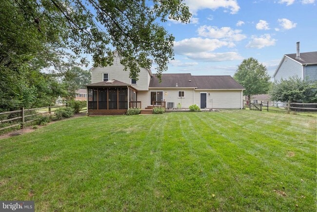 12800 Turberville Ln in Herndon, VA - Building Photo - Building Photo