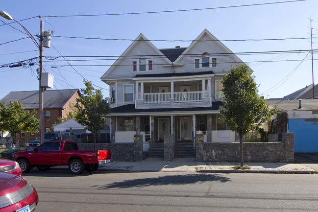 210 Pearl St in Bridgeport, CT - Building Photo - Building Photo