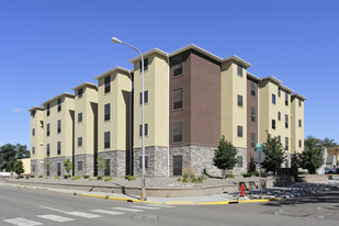 Blue Hawk Villard Commons Apartamentos