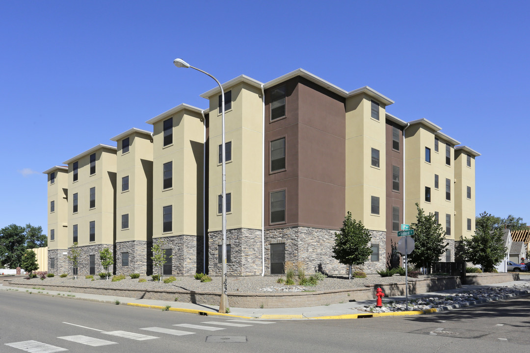 Blue Hawk Villard Commons in Dickinson, ND - Building Photo