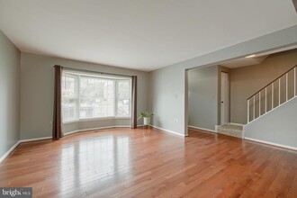 5607 Castlebury Ct in Burke, VA - Building Photo - Building Photo