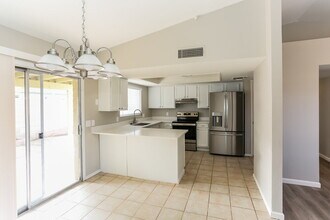 1417 E Irwin Ave in Phoenix, AZ - Foto de edificio - Building Photo