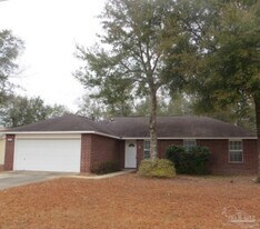5491 Chantilly Cir in Milton, FL - Building Photo