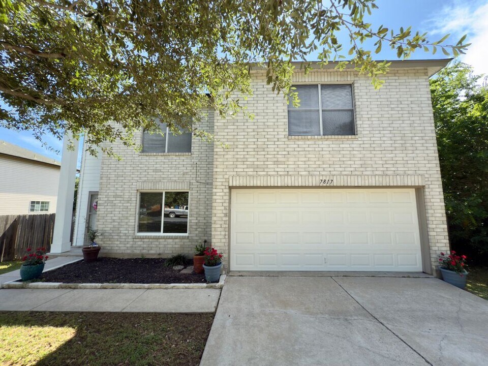 7817 Marble Ridge Dr in Austin, TX - Building Photo