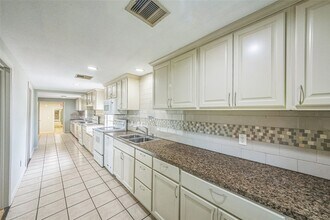 2119 Jensen Dr in Houston, TX - Building Photo - Building Photo