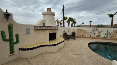 1861 Kirk Dr in Lake Havasu City, AZ - Foto de edificio - Building Photo