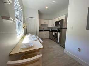 427 NW 34th St in Miami, FL - Building Photo - Building Photo