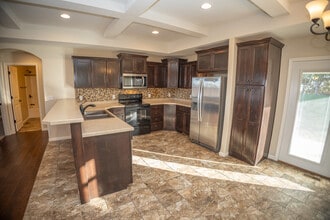 4055 Westminister Dr in Jefferson City, MO - Building Photo - Building Photo