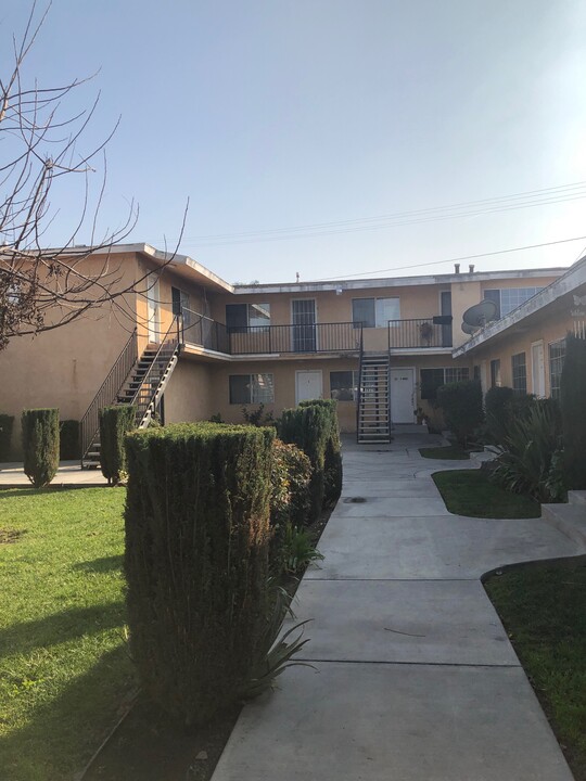 3920 E Alondra Blvd in Compton, CA - Building Photo