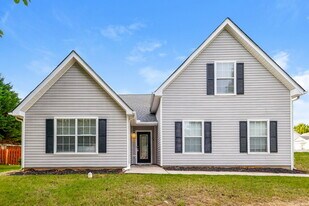 76 Waters Edge Way in Fayetteville, GA - Building Photo