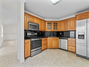 9947 NW 47th Terrace in Doral, FL - Building Photo - Building Photo