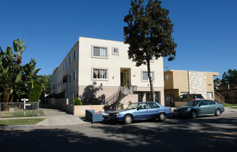 14839 Sylvan St in Van Nuys, CA - Building Photo - Building Photo