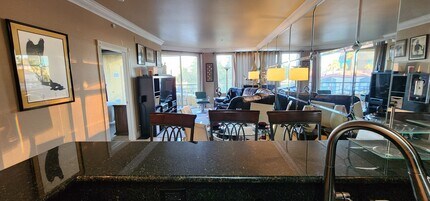 210 E Flamingo Rd in Las Vegas, NV - Foto de edificio - Building Photo