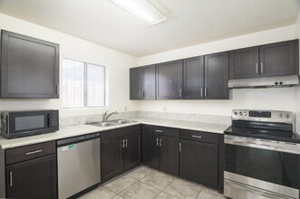 1647 E Lester St in Tucson, AZ - Foto de edificio - Building Photo