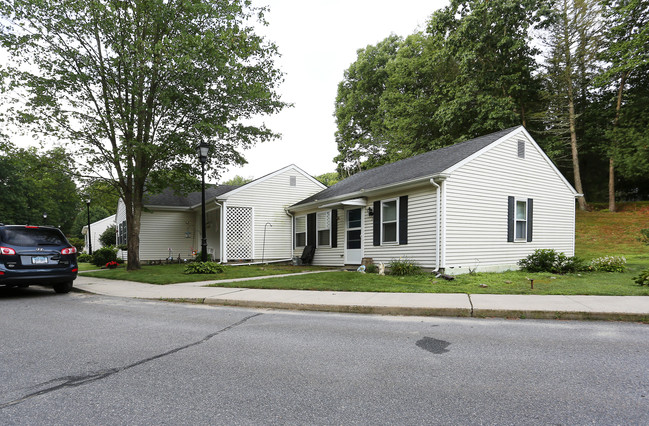 Wintergreen Apartments in Harwinton, CT - Foto de edificio - Building Photo