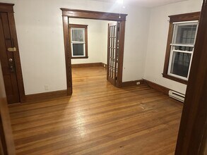 32 Highland Ave, Unit Unit 2L in Chicopee, MA - Foto de edificio - Building Photo