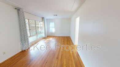 400 H Ave in Coronado, CA - Building Photo - Building Photo