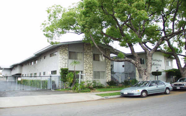 Huntington Monterey Apartments in Monterey Park, CA - Foto de edificio