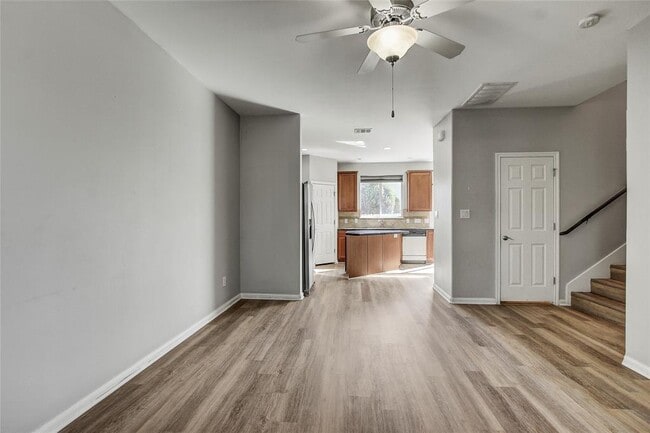 512 Eberhart Ln in Austin, TX - Building Photo - Building Photo