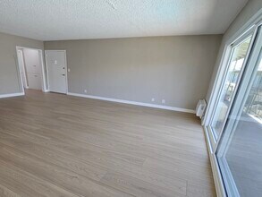 14037 Oxnard St in Los Angeles, CA - Building Photo - Building Photo