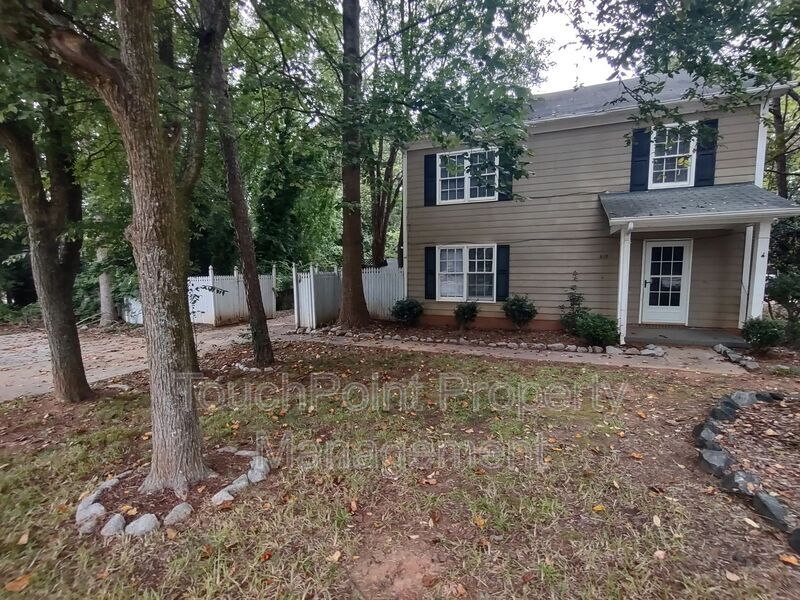 615 Rama Rd in Charlotte, NC - Building Photo