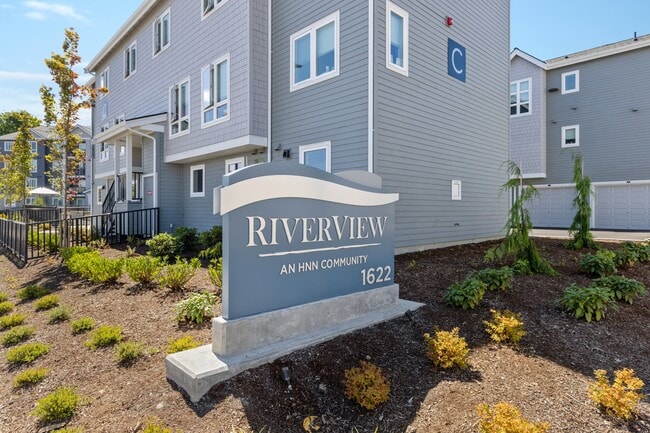 Riverview Apartments in Everett, WA - Foto de edificio - Building Photo