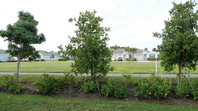 13767 Flora Pl in Delray Beach, FL - Building Photo - Building Photo