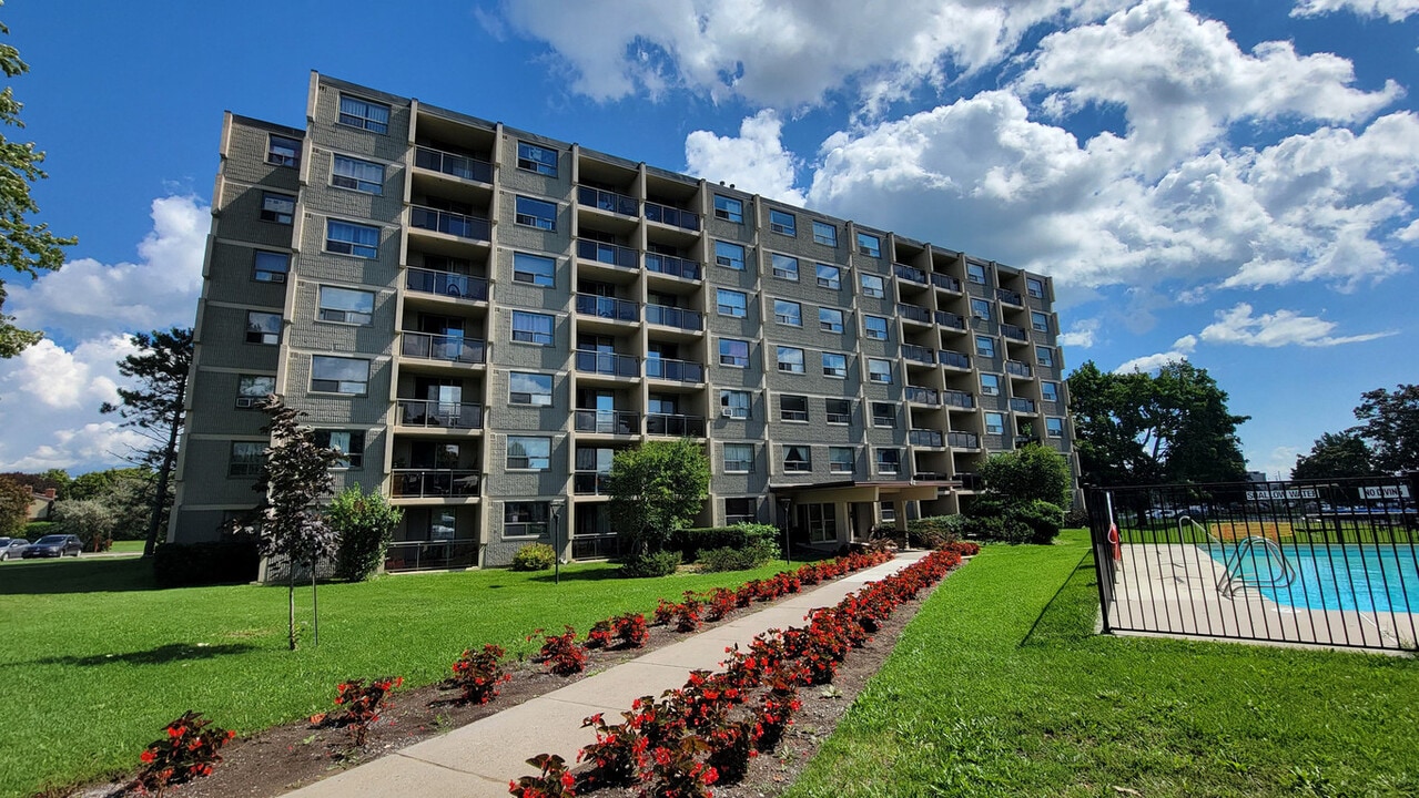 Newcourt Fields I & II in Kingston, ON - Building Photo