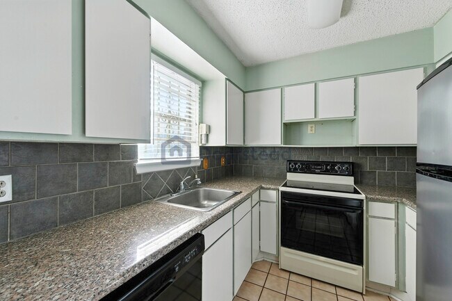 923 Vance Jackson Rd in San Antonio, TX - Building Photo - Building Photo