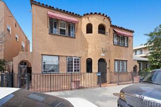 1045 Saint Louis Ave in Long Beach, CA - Building Photo - Primary Photo