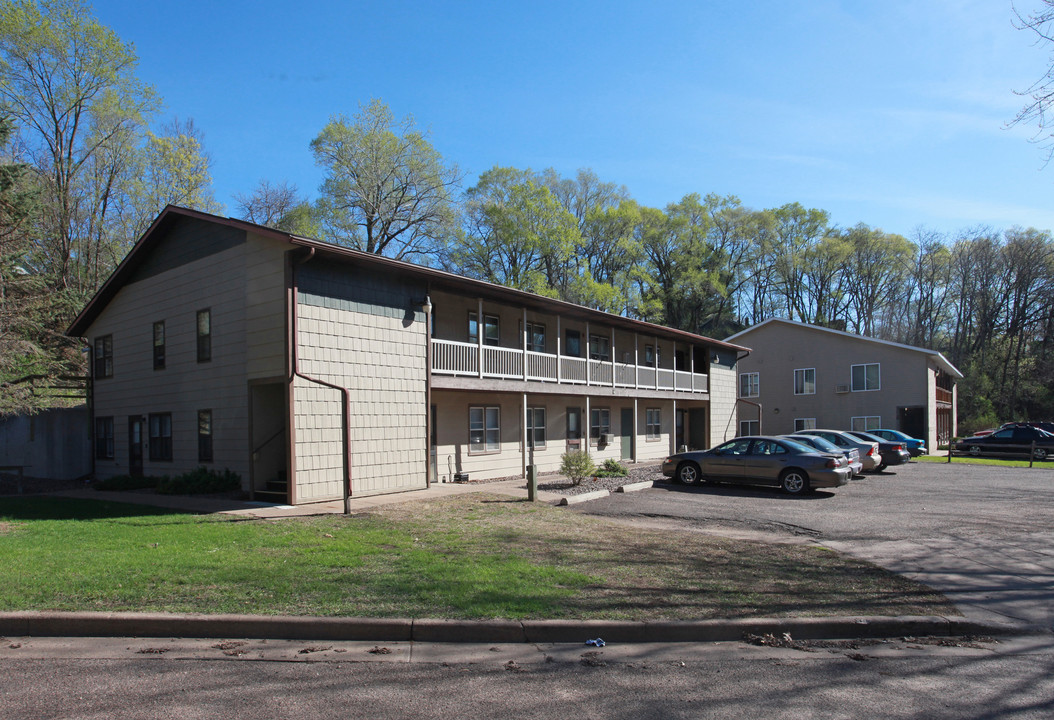 Valley Park Court Apartments in Eau Claire, WI - Building Photo