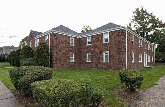 Monroe Gardens in Hillside, NJ - Building Photo - Building Photo