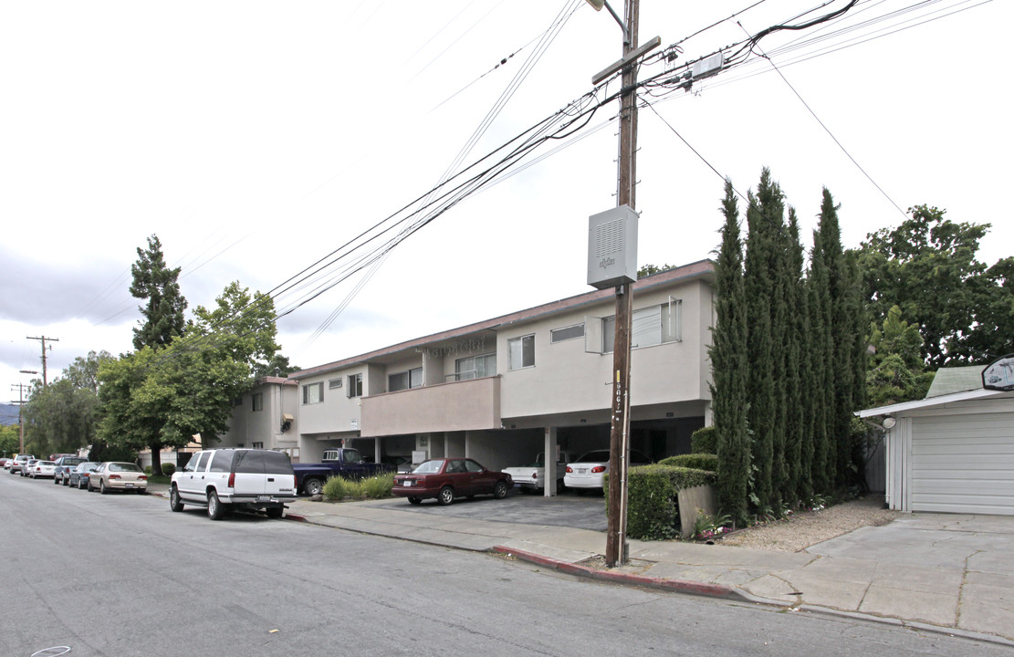 Poplar Apartments in Redwood City, CA - Building Photo