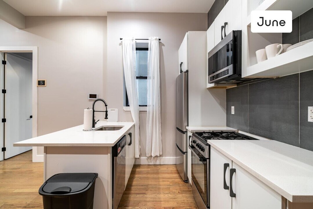 90 Manhattan Ave-Unit -B in Brooklyn, NY - Building Photo