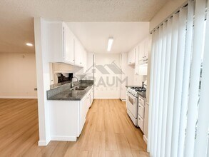 13347 Victory Blvd in Los Angeles, CA - Building Photo - Building Photo