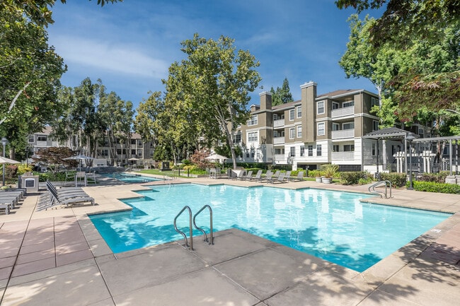 Bella Vista in Santa Clara, CA - Foto de edificio - Building Photo