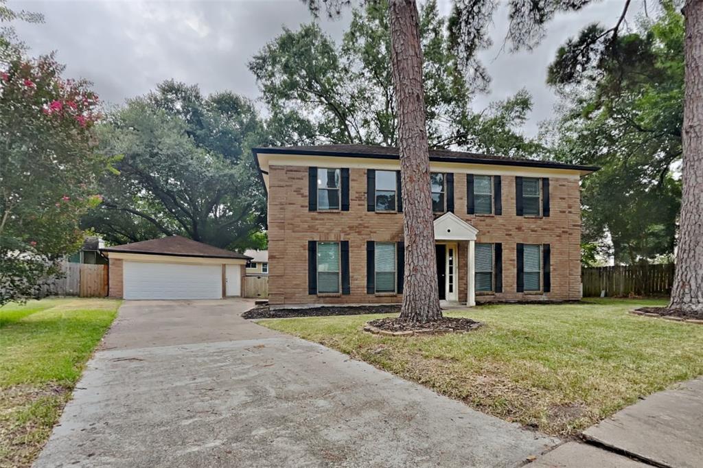 8302 Hot Springs Dr in Houston, TX - Building Photo