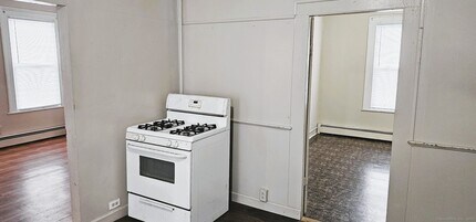 86 Rockwell Ave in New Britain, CT - Building Photo - Building Photo