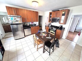 273 Cardinal Medeiros Ave, Unit 1 in Cambridge, MA - Building Photo