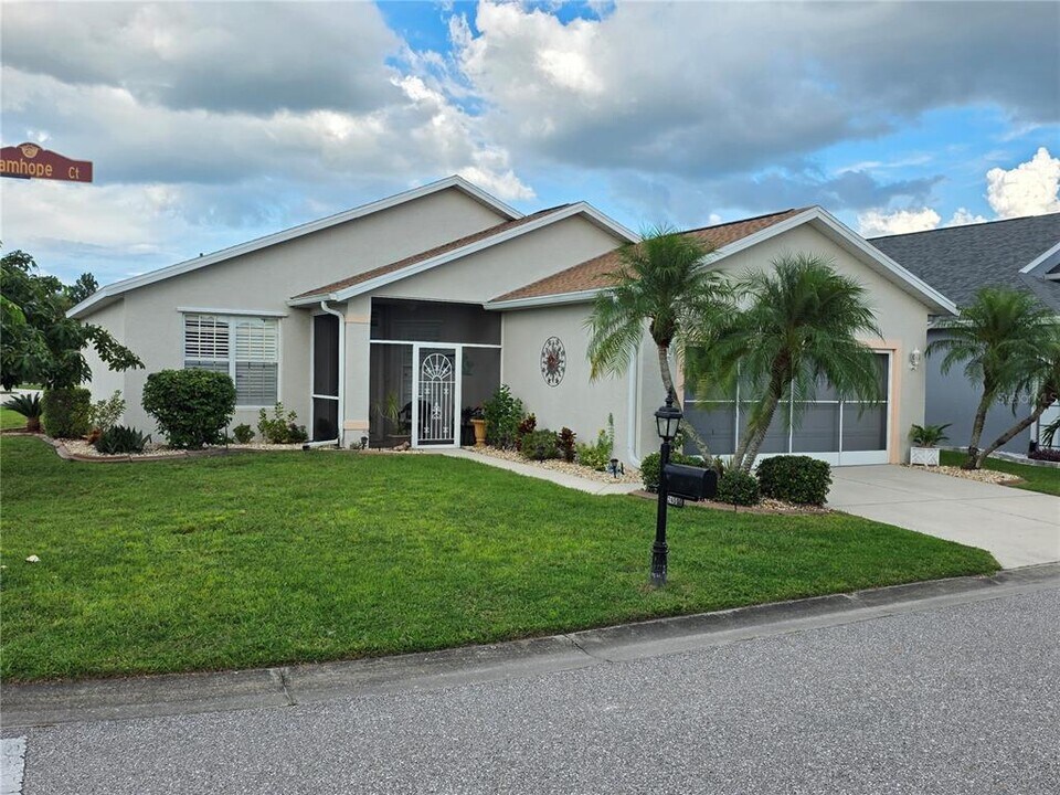 24500 Bramhope Ct in Port Charlotte, FL - Building Photo