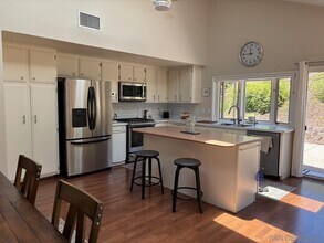 9956 Courtyard Dr in San Diego, CA - Building Photo - Building Photo