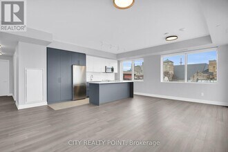 664-664 Spadina Ave. in Toronto, ON - Building Photo - Building Photo