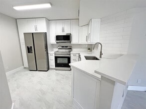 9055 Wiles Rd in Coral Springs, FL - Building Photo - Building Photo