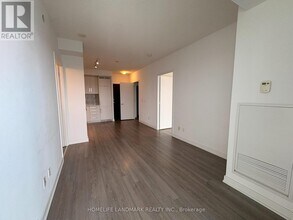 5180 Yonge St in Toronto, ON - Building Photo - Building Photo