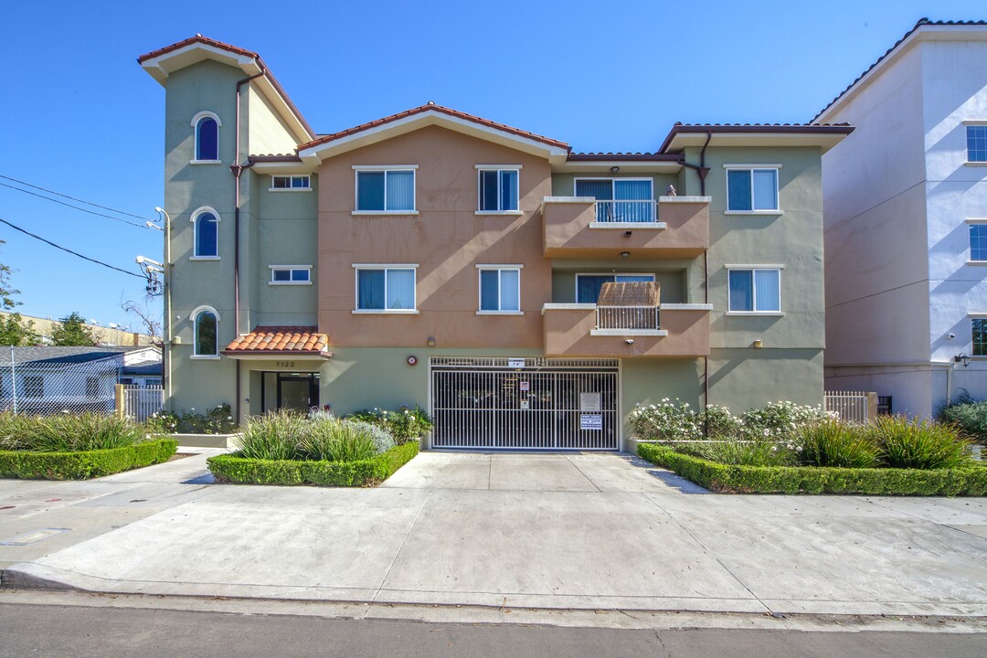 7122 Amigo Ave in Los Angeles, CA - Foto de edificio