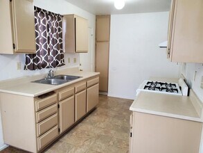 6816 Hemp Ct in Lancaster, CA - Building Photo - Building Photo